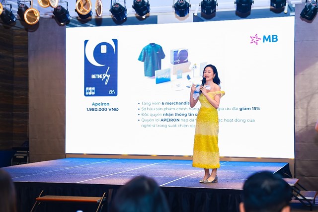 MC Ph&iacute; Linh chia sẻ về c&aacute;c sản phẩm thẻ