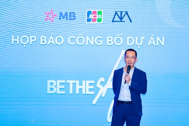 &Ocirc;ng Vũ Th&agrave;nh Trung - Th&agrave;nh vi&ecirc;n ban điều h&agrave;nh - gi&aacute;m đốc khối ng&acirc;n h&agrave;ng số
