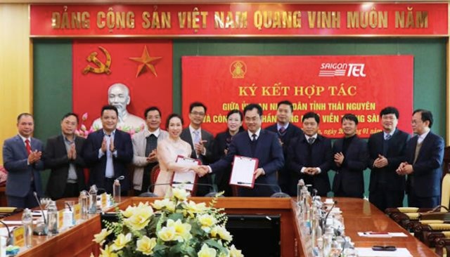 Lễ k&yacute; kết bi&ecirc;n bản cam kết giữa UBND tỉnh Th&aacute;i Nguy&ecirc;n v&agrave; Saigontel.
