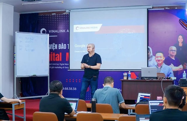 Ảnh: Kh&oacute;a học thực tế tại Vinalink&nbsp; &nbsp;