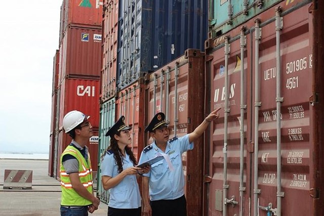 Miễn tiền sử dụng đất cho người c&#243; c&#244;ng, quy định mới về cấp, đổi thẻ nh&#224; b&#225;o... l&#224; những ch&#237;nh s&#225;ch c&#243; hiệu lực trong th&#225;ng 2/2022 - Ảnh 3