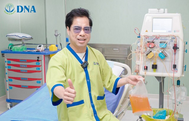 Ca sĩ Ngọc Sơn lọc m&aacute;u để gi&uacute;p loại bỏ mỡ m&aacute;u xấu v&agrave; độc tố