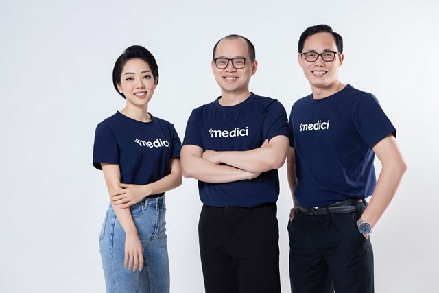 Đội ngũ s&aacute;ng lập Medici (từ tr&aacute;i qua phải: COO b&agrave; Bella Nguyen; CEO - &ocirc;ng Ng&ocirc; Đức Anh; Deputy CEO - &ocirc;ng Vũ B&aacute; Tuy&ecirc;n). (Ảnh: Medici).