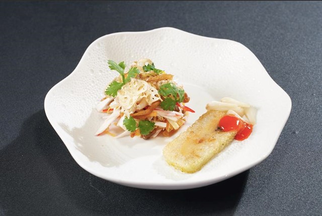 M&oacute;n gỏi thịnh vượng của Chef Ch&aacute;nh Th&acirc;n