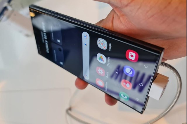 Ba thứ iPhone 15 cần &quot;mượn&quot; từ Galaxy S23 - Ảnh 2