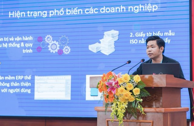 &Ocirc;ng Trần Tuấn Anh, Gi&aacute;m đốc tư vấn Chuyển đổi số khu vực miền Nam của Base.vn, ph&aacute;t biểu tại một Hội thảo th&uacute;c đẩy chuyển đổi số