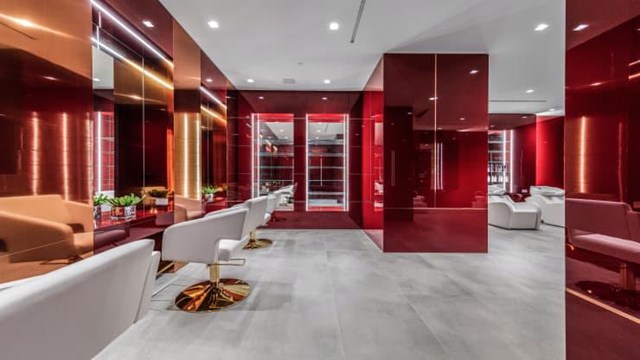 Salon chăm s&oacute;c sắc đẹp trong dinh thự.