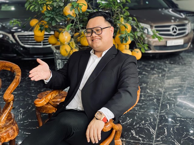 Chỉ mới 23 tuổi nhưng Anh Tuấn đ&atilde; l&agrave; &ocirc;ng chủ của một showroom hạng sang ở H&agrave; Nội.