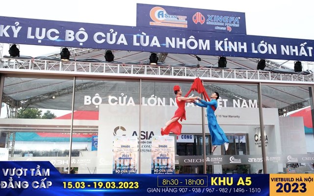 &nbsp;S&acirc;n khấu bộ cửa l&ugrave;a nh&ocirc;m k&iacute;nh lớn nhất Việt Nam