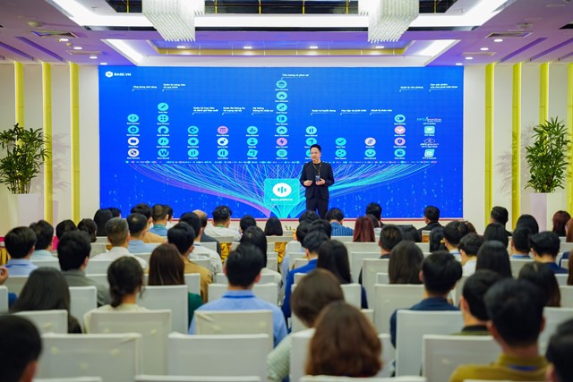 Với Base Finance+, c&aacute;c chủ doanh nghiệp c&oacute; thể nắm được d&ograve;ng chảy t&agrave;i ch&iacute;nh th&ocirc;ng qua c&aacute;c hoạt động vận h&agrave;nh v&agrave; kinh doanh h&agrave;ng ng&agrave;y theo thời gian thực.
