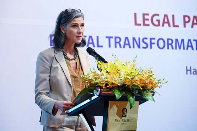 Trưởng đại diện thường tr&uacute; UNDP tại Việt Nam Ramla Khalidi ph&aacute;t biểu tại Diễn đ&agrave;n