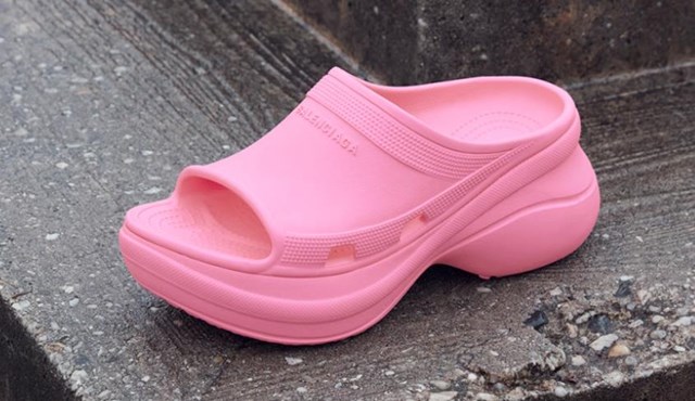 Crocs v&#224; Balenciaga tiếp tục &quot;bắt tay&quot;, tạo ra đ&#244;i d&#233;p si&#234;u phẩm gi&#225; 565 USD - Ảnh 2