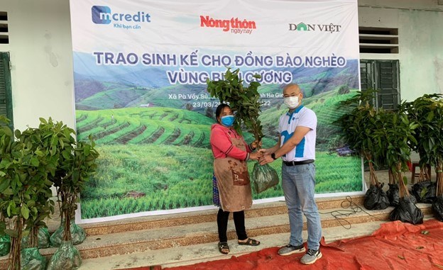 Mcredit trao tặng hơn 10.000 c&#226;y giống cho đồng b&#224;o bi&#234;n giới H&#224; Giang - Ảnh 2