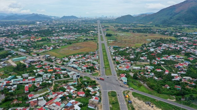 Đất x&atilde; Di&ecirc;n To&agrave;n, huyện Di&ecirc;n Kh&aacute;nh tăng gi&aacute; khi nhiều th&ocirc;ng tin địa phương n&agrave;y được quy hoạch s&aacute;p nhập v&agrave;o TP Nha Trang. Ảnh:&nbsp;An B&igrave;nh