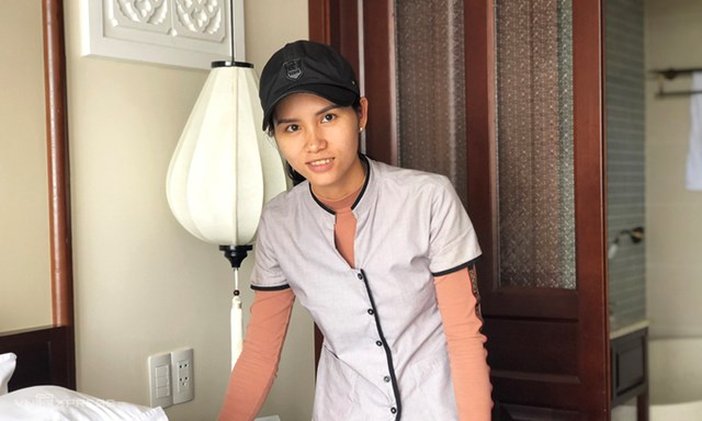 Lai, nh&acirc;n vi&ecirc;n dọn dẹp ph&ograve;ng duy nhất c&ograve;n lại tại Cozy Savvy, 14 đồng nghiệp của chị đ&atilde; nghỉ việc. Ảnh:&nbsp;Phương &Aacute;nh.