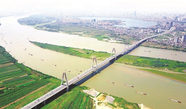 Ph&acirc;n khu quy hoạch c&oacute; diện t&iacute;ch gần 11.000 ha, trong đ&oacute; s&ocirc;ng Hồng chiếm 3.600 ha (33%), đất b&atilde;i s&ocirc;ng hơn 5.400 ha (50%)