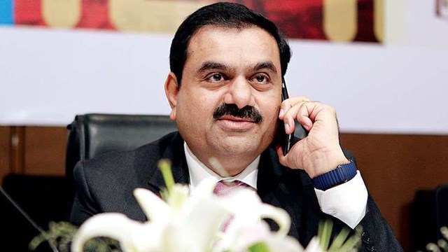 Tỷ ph&uacute; Adani&nbsp;l&agrave; người kiếm nhiều nhất trong c&aacute;c tỷ ph&uacute; m&agrave; Bloomberg xếp hạng năm nay, với gần 24 tỷ USD.