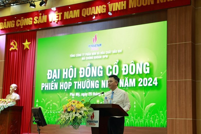 &Ocirc;ng Nguyễn Xu&acirc;n H&ograve;a, T&acirc;n Chủ tịch Hội đồng quản trị PVFCCo ph&aacute;t biểu tại cuộc họp