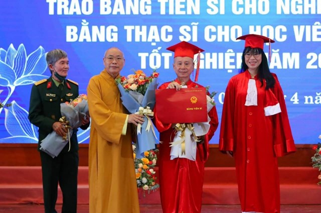 Thượng tọa Th&#237;ch Ch&#226;n Quang vinh dự nhận bằng Tiến sĩ ng&#224;nh Luật - Ảnh 1