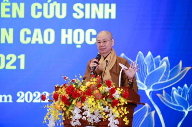Tiến sĩ Vương Tấn Việt (Thượng tọa Th&iacute;ch Ch&acirc;n Quang) chia sẻ tại lễ nhận bằng Tiến sĩ.