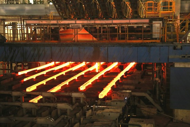 Mục ti&ecirc;u sản lượng của H&ograve;a Ph&aacute;t với c&aacute;c sản phẩm th&eacute;p trong năm 2021 l&agrave; 5 triệu tấn th&eacute;p x&acirc;y dựng th&agrave;nh phẩm v&agrave; ph&ocirc;i th&eacute;p. Ảnh: Đức Dũng/BNEWS/TTXVN