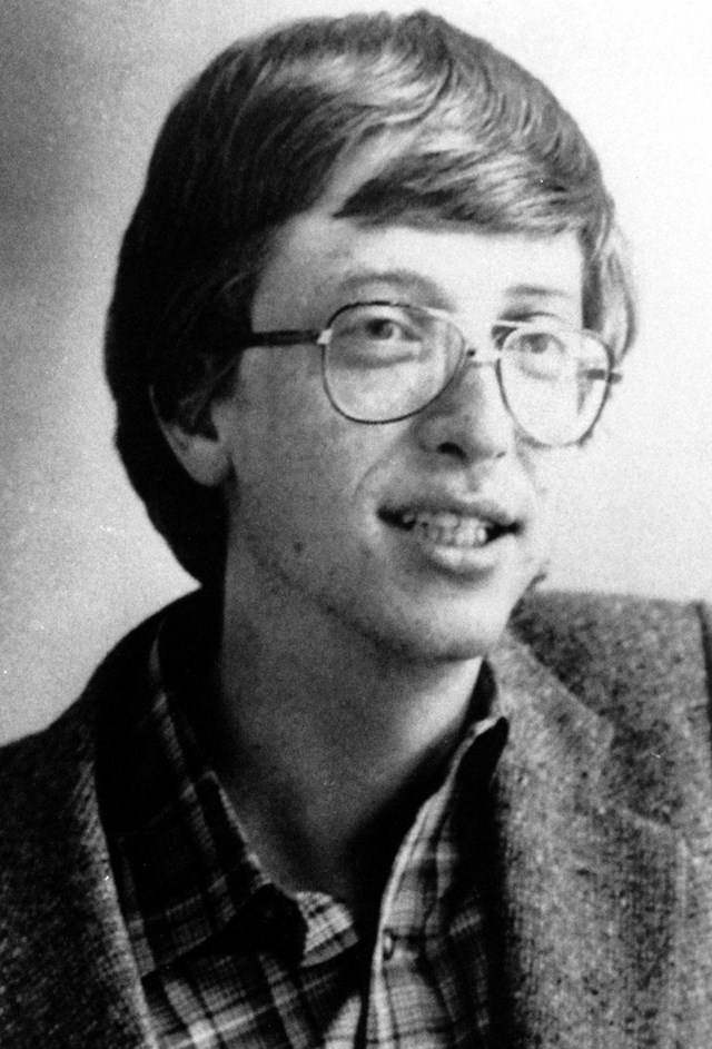 Bill Gates c&oacute; niềm đam m&ecirc; ch&aacute;y bỏng với m&aacute;y t&iacute;nh.