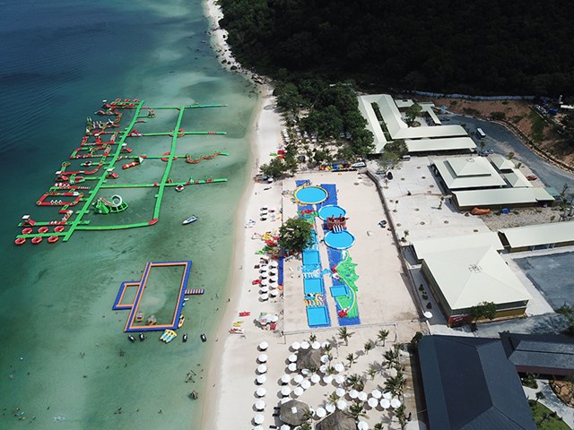 H&igrave;nh ảnh c&ocirc;ng vi&ecirc;n nước bơm hơi tại Long Beach Resort Ph&uacute; Quốc &nbsp;