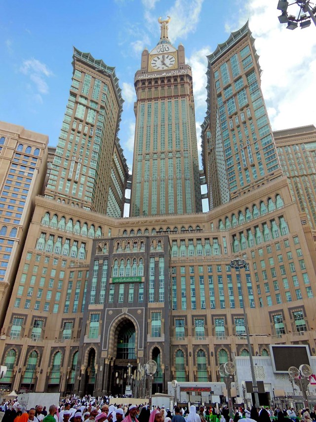 C&ocirc;ng tr&igrave;nh l&agrave; một phần của dự &aacute;n Abdullah bin Abdulaziz al-Saud nhằm hiện đại h&oacute;a c&aacute;c c&ocirc;ng tr&igrave;nh trong th&agrave;nh phố trong việc cung cấp nơi nghỉ ch&acirc;n cho kh&aacute;ch h&agrave;nh hương khi tới th&aacute;nh địa Mecca.&nbsp;