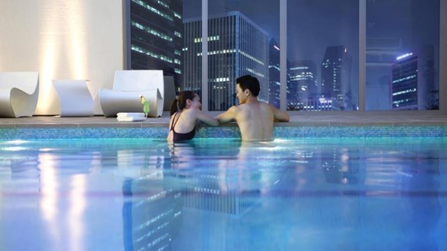 Kh&ocirc;ng chỉ sở hữu chiều cao vượt trội, lọt top 10 t&ograve;a th&aacute;p cao nhất thế giới, "vương miện ngọc của H&agrave;n Quốc" n&agrave;y c&ograve;n sở hữu hồ bơi cao nhất thế giới, được đặt ở tầng 85 của t&ograve;a th&aacute;p.