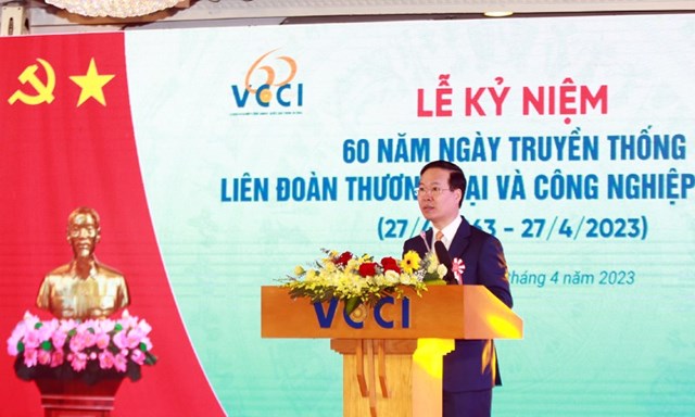 Chủ tịch nước V&otilde; Văn Thưởng đề nghị mỗi doanh nh&acirc;n phải lu&ocirc;n trăn trở với vận mệnh đất nước, nu&ocirc;i dưỡng kh&aacute;t vọng vươn l&ecirc;n. (Ảnh: VGP)