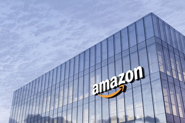 Doanh thu của g&atilde; khổng lồ thương mại điện tử Amazon trong qu&yacute; I/2023 đạt mức 127,4 tỷ USD, cao hơn mức dự kiến 124,5 tỷ USD được c&aacute;c nh&agrave; ph&acirc;n t&iacute;ch kỳ vọng.