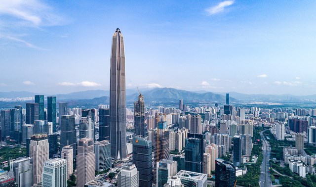 Trung t&acirc;m Ping An c&oacute; 110 tầng nổi v&agrave; 5 tầng hầm, phần lớn d&agrave;nh ri&ecirc;ng cho kh&ocirc;ng gian văn ph&ograve;ng, kh&aacute;ch sạn, trung t&acirc;m hội nghị v&agrave; trung t&acirc;m thương mại. Được ho&agrave;n th&agrave;nh&nbsp;v&agrave;o năm 2017, t&ograve;a th&aacute;p B&igrave;nh An trở th&agrave;nh t&ograve;a nh&agrave; cao thứ tư tr&ecirc;n thế giới.