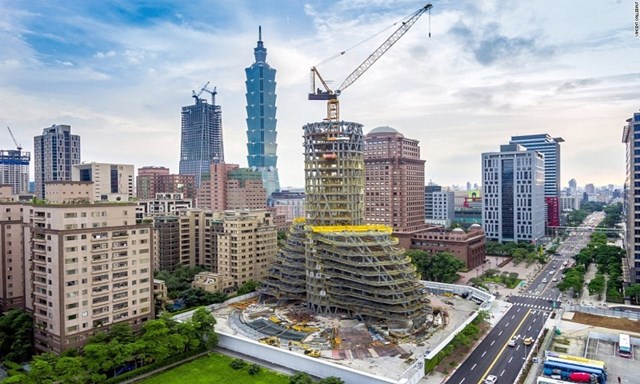 Tr&ecirc;n nền &yacute; tưởng khu d&acirc;n cư sinh th&aacute;i bền vững, th&aacute;ch thức của&nbsp;kiến tr&uacute;c sư người Bỉ c&ugrave;ng cộng sự l&agrave; dựng x&acirc;y c&ocirc;ng tr&igrave;nh "xanh",&nbsp;chịu được những rủi ro do thời tiết g&acirc;y ra như động đất.&nbsp;