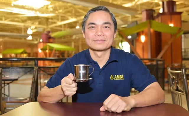 &Ocirc;ng Phạm Kh&aacute;nh Hiệp v&agrave; thương hiệu c&agrave; ph&ecirc; Alamb&eacute;.