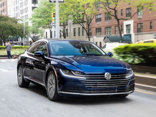 Volkswagen đặt mục ti&ecirc;u bắt kịp v&agrave; c&oacute; thể vượt qua Tesla về doanh số b&aacute;n xe điện v&agrave;o năm 2025
