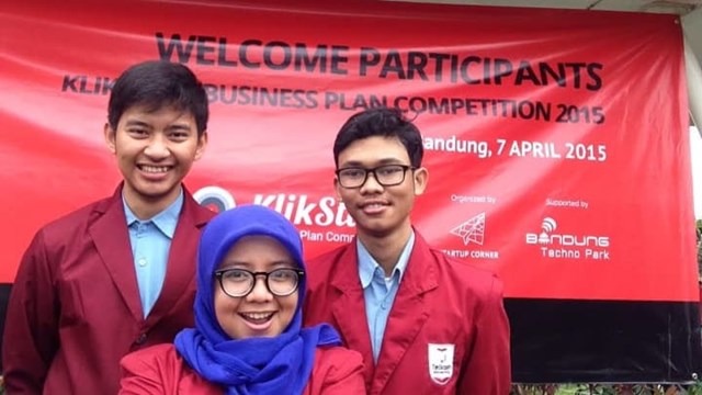 Utari Octavianty v&agrave; 2 đồng s&aacute;ng lập Farid Naufal Aslam (phải), Indraka Fadhlillah (tr&aacute;i). Ảnh: Utari Octavianty