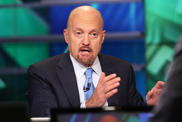 Vị chuy&ecirc;n gia Jim Cramer gợi &yacute;, khi thị trường chứng kho&aacute;n suy yếu, thay v&igrave; b&aacute;n th&aacute;o th&igrave; nh&agrave; đầu tư h&atilde;y thay đổi danh mục cổ phiếu.