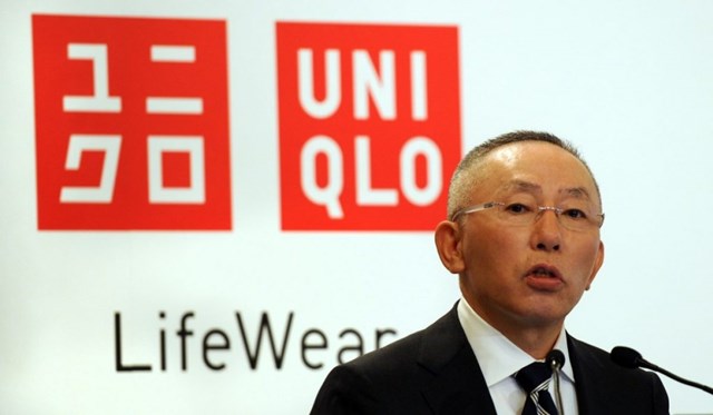 Yanai l&agrave; người g&acirc;y dựng v&agrave; điều h&agrave;nh đế chế b&aacute;n lẻ thời trang Fast Retailing &ndash; c&ocirc;ng ty mẹ của Uniqlo.