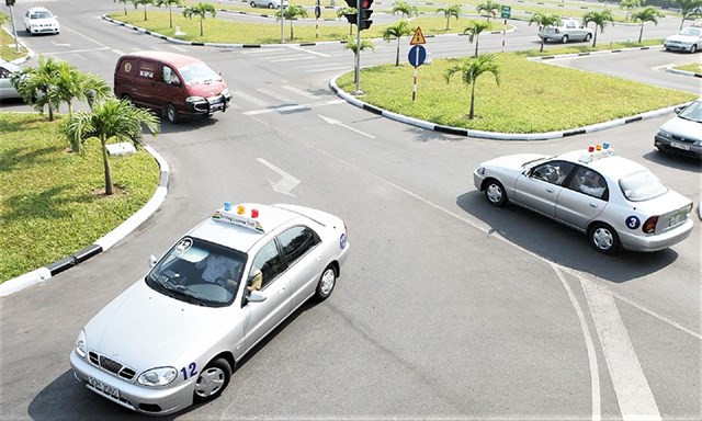 Dừng thu ph&#237; thủ c&#244;ng, tăng thời gian học l&#225;i &#244; t&#244; tr&#234;n đường, chỉ sử dụng h&#243;a đơn giấy đến hết ng&#224;y 30/6... l&#224; ch&#237;nh s&#225;ch c&#243; hiệu lực trong th&#225;ng 6/2022 - Ảnh 1