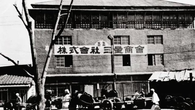 Samsung bắt đầu hoạt động v&agrave;o năm 1938 với t&ecirc;n gọi C&ocirc;ng ty Thương mại Samsung Sanghoe, được th&agrave;nh lập bởi Lee Byung-chull tại H&agrave;n Quốc.