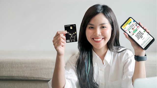 Thẻ t&iacute;n dụng trở th&agrave;nh vật bất ly th&acirc;n của giới trẻ ng&agrave;y nay &nbsp;