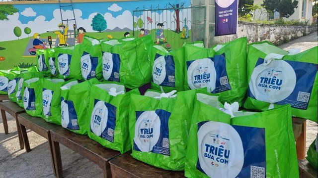 T&#225;i khởi động chương tr&#236;nh “Triệu bữa cơm 2021” tại c&#225;c tỉnh v&#224; th&#224;nh phố đang chịu ảnh hưởng trong đại dịch Covid-19 - Ảnh 1