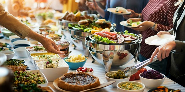 C&#226;u chuyện kinh doanh: Buffet v&#224; b&#224;i to&#225;n kinh tế &quot;si&#234;u lợi nhuận&quot;, ứng dụng t&#226;m l&#253; học để thay đổi h&#224;nh vi người d&#249;ng - Ảnh 2
