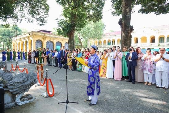Lễ Linh thi&ecirc;ng d&ograve;ng m&aacute;u Lạc Hồng với chủ đề &ldquo;N&acirc;ng bước ch&acirc;n Mẹ&rdquo; vừa diễn ra tại H&agrave; Nội