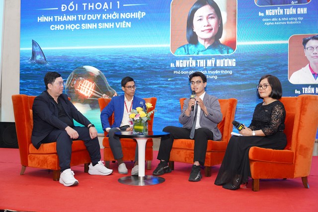 Bạn&nbsp;Trần Nh&acirc;n Kiệt&nbsp; chia sẻ tại hội thảo