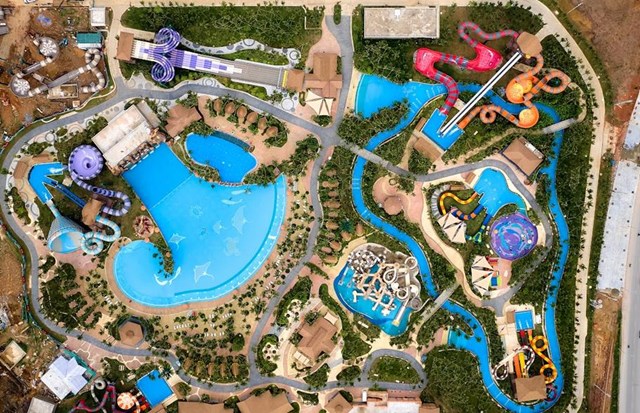 To&agrave;n cảnh C&ocirc;ng vi&ecirc;n nước Sun World Sam Son với quy m&ocirc; đầu tư v&agrave; diện t&iacute;ch lớn h&agrave;ng đầu khu vực Bắc Trung Bộ.