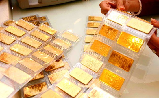 Mỗi ounce v&agrave;ng thế giới giao dịch tr&ecirc;n s&agrave;n Hong Kong hiện ni&ecirc;m yết tại 1.663 USD - tăng 6 USD so với gi&aacute; c&ugrave;ng thời điểm s&aacute;ng qua.&nbsp;