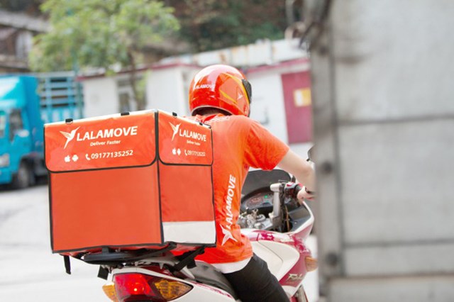 Shipper&nbsp;l&agrave; nh&acirc;n vi&ecirc;n của c&aacute;c cơ quan bưu ch&iacute;nh, si&ecirc;u thị, s&agrave;n thương mại điện tử th&igrave; được ph&eacute;p hoạt động nhưng phải đảm bảo điều kiện chống dịch.