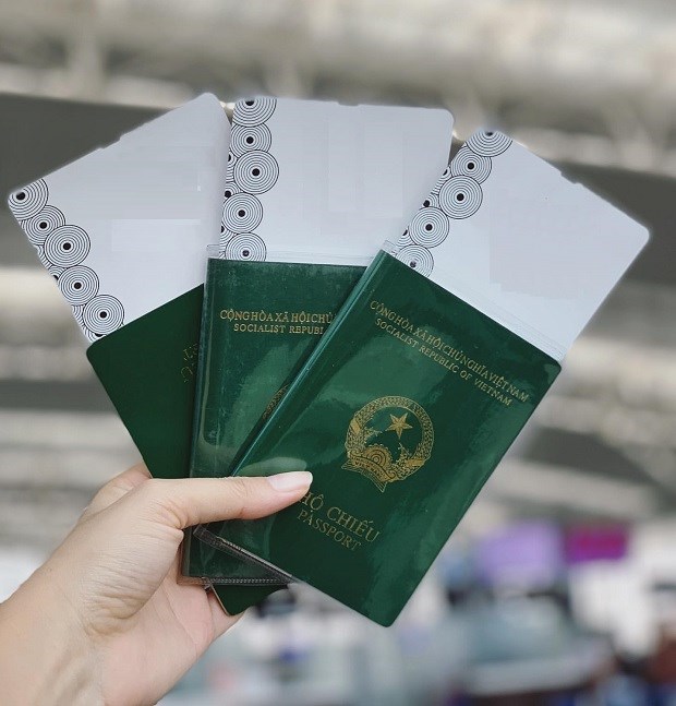 Chip sẽ được gắn ở b&igrave;a sau của hộ chiếu, lưu th&ocirc;ng tin được m&atilde; h&oacute;a của người mang hộ chiếu v&agrave; chữ k&yacute; số của người cấp.