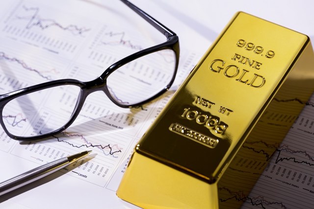 Nhiều chuy&ecirc;n gia nhận định, nếu v&agrave;ng giữ được ở mốc 2.000 USD/ounce sẽ mở ra cơ hội cho mức cao hơn ở 2.070 USD.